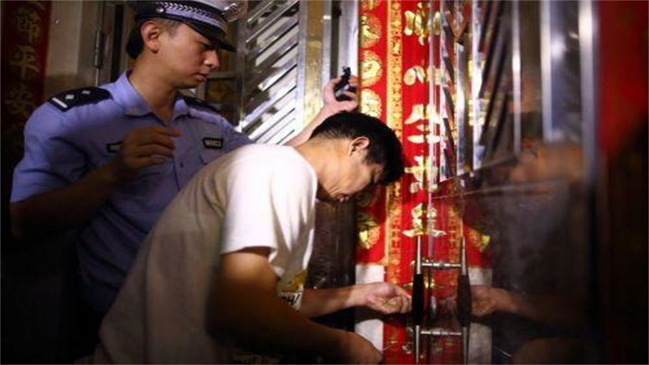 滨州请开锁师傅开了锁后，师傅